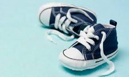 Manchester Acoustic Duo LeLounge Maternity Break Baby Shoes